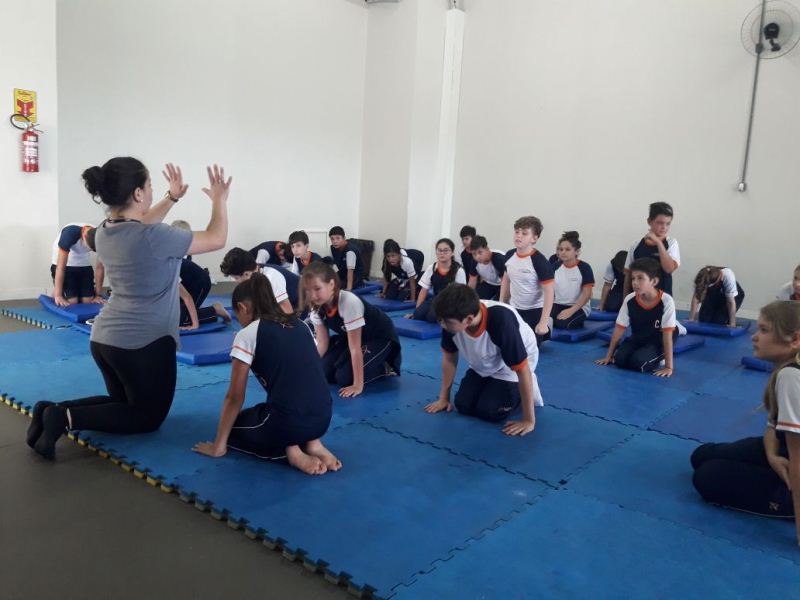 Aulas de dança e ginástica na Guairacá contribuem para desenvolvimento físico e consciência corporal