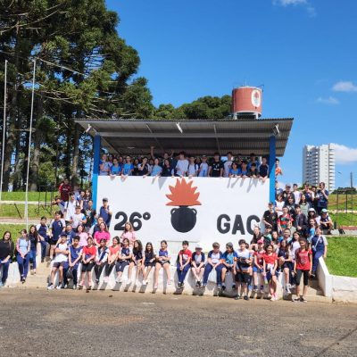 Alunos do Colégio Guairacá visitam 26º GAC