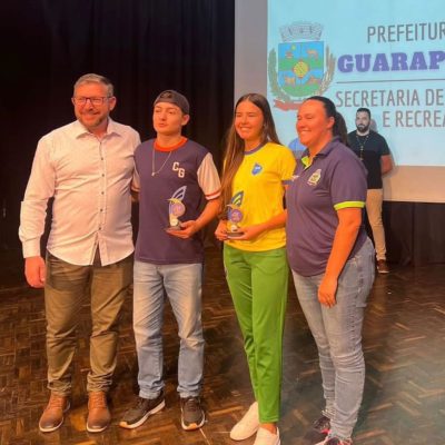 Aluno do Colégio Guairacá recebe prêmio de atleta destaque no JESP 2023