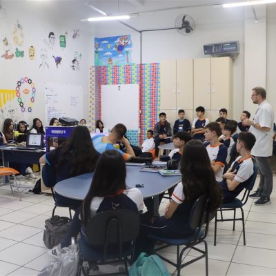 Sala Maker explora robótica e tecnologia no Colégio Guairacá