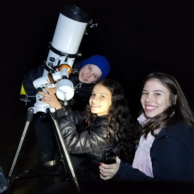 Alunos do Colégio Guairacá participam de atividade de observação astrônomica
