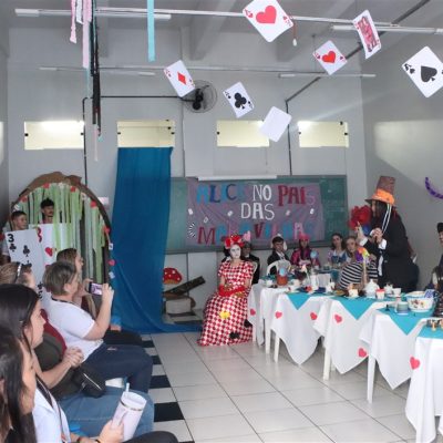 Feira Literária do Colégio Guairacá encanta alunos e visitantes com diversidade cultural