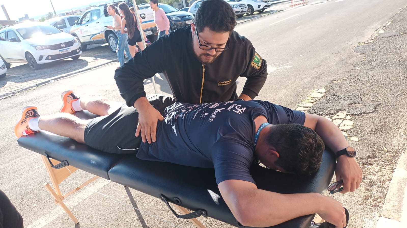 Acadêmicos dão apoio aos atletas na Corrida de Nossa Senhora Aparecida