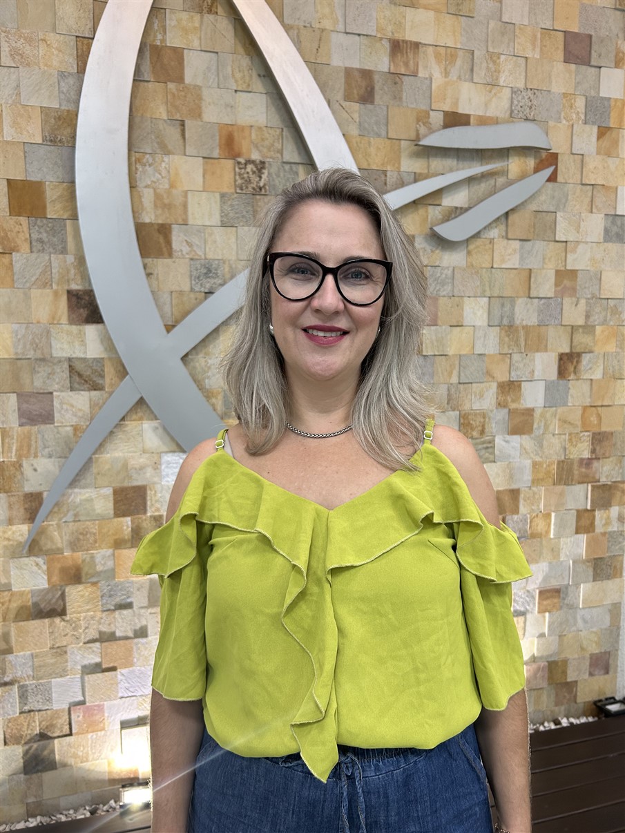 Professora da UniGuairacá participa da Expo COB 2026 e apresenta projeto sobre esporte seguro